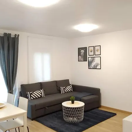Silvia House Daire Viladecáns
